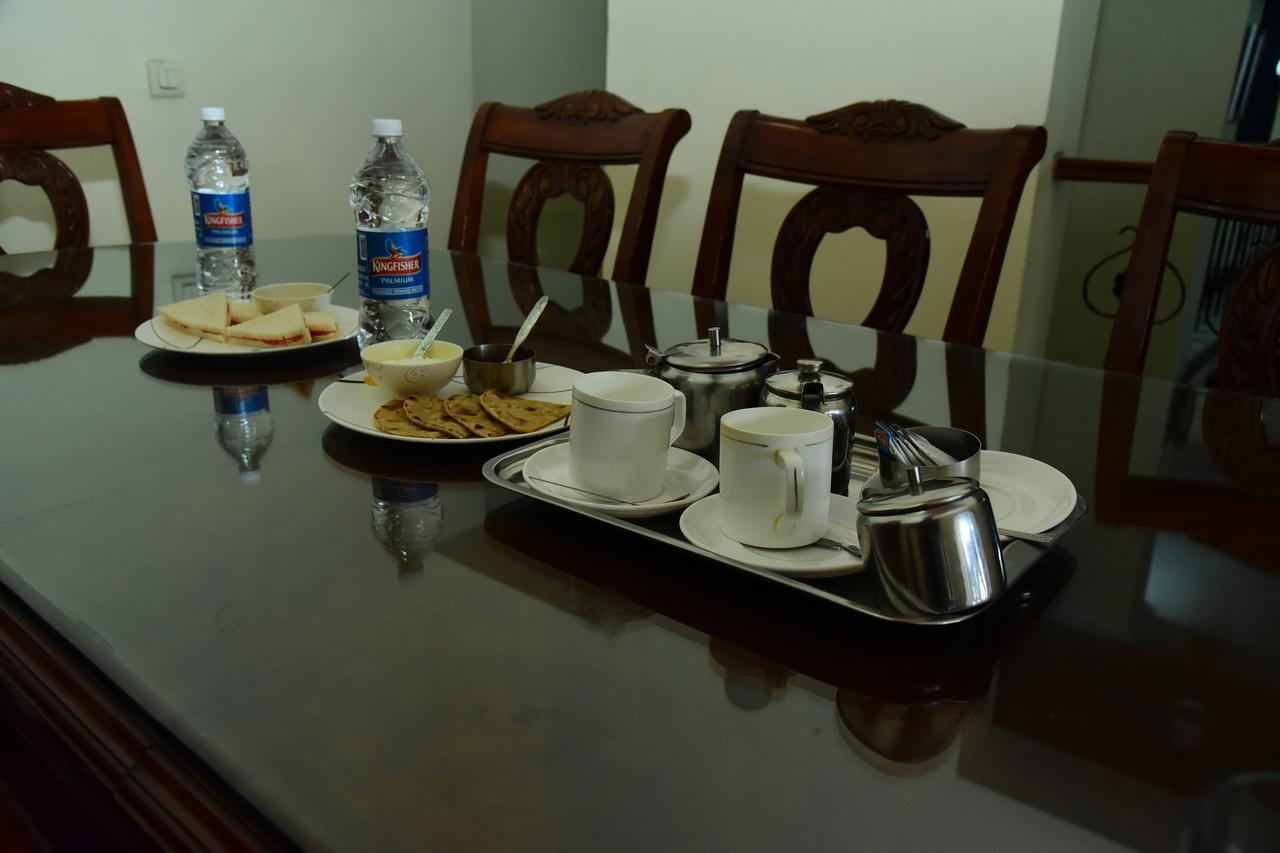 The Mayflower Hotel غورغاون المظهر الخارجي الصورة
