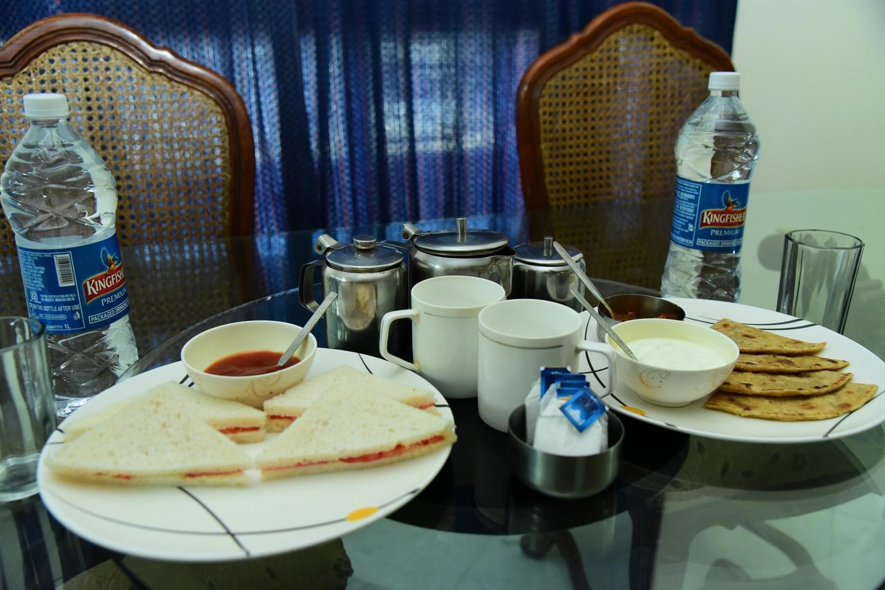 The Mayflower Hotel غورغاون المظهر الخارجي الصورة