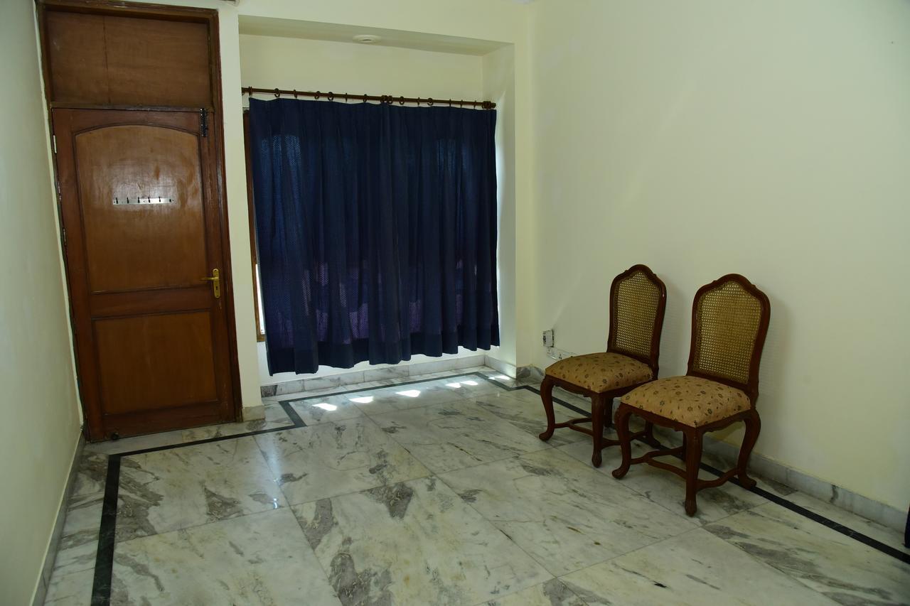 The Mayflower Hotel غورغاون المظهر الخارجي الصورة