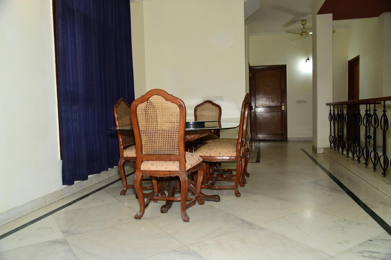 The Mayflower Hotel غورغاون المظهر الخارجي الصورة