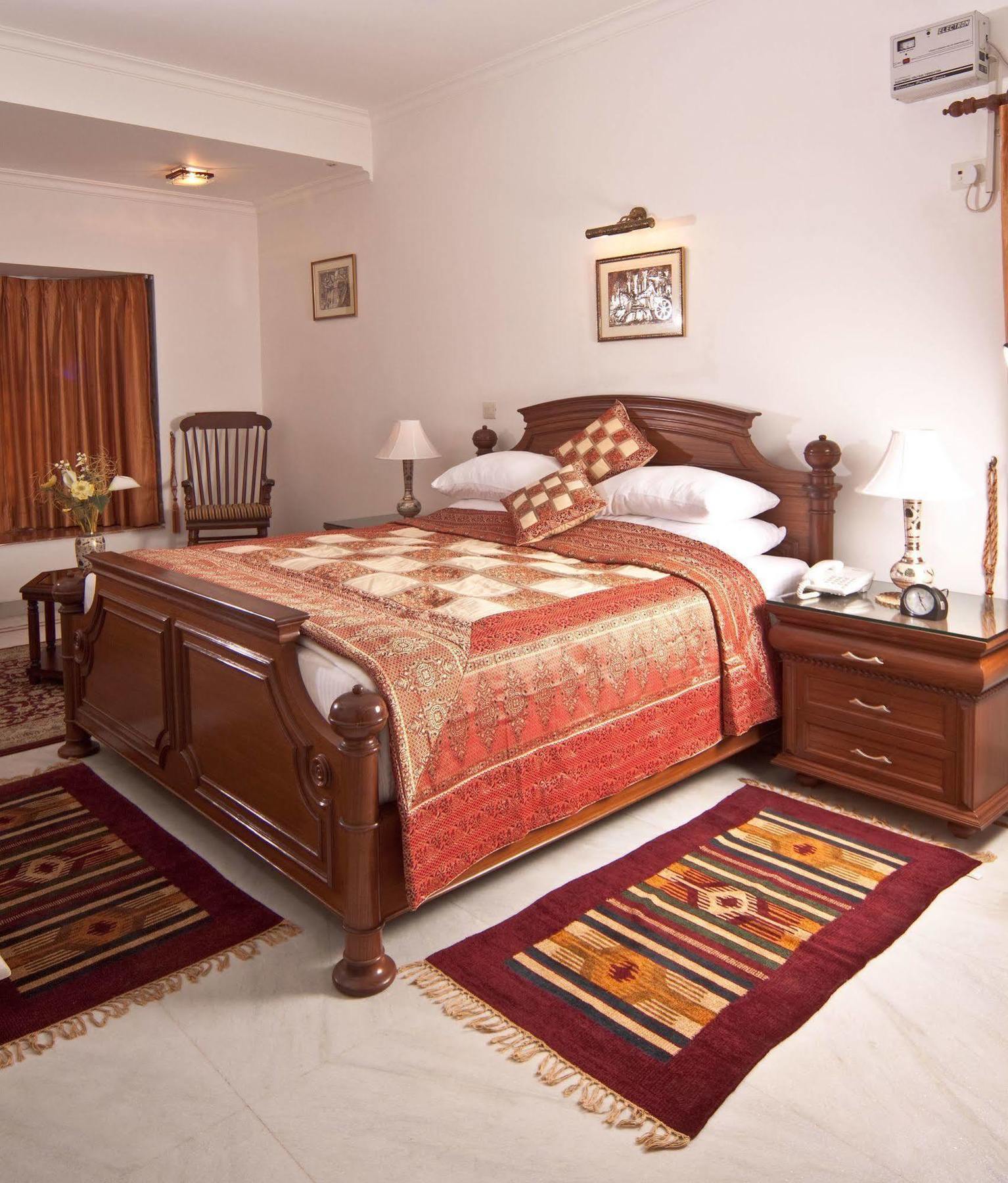 The Mayflower Hotel غورغاون المظهر الخارجي الصورة