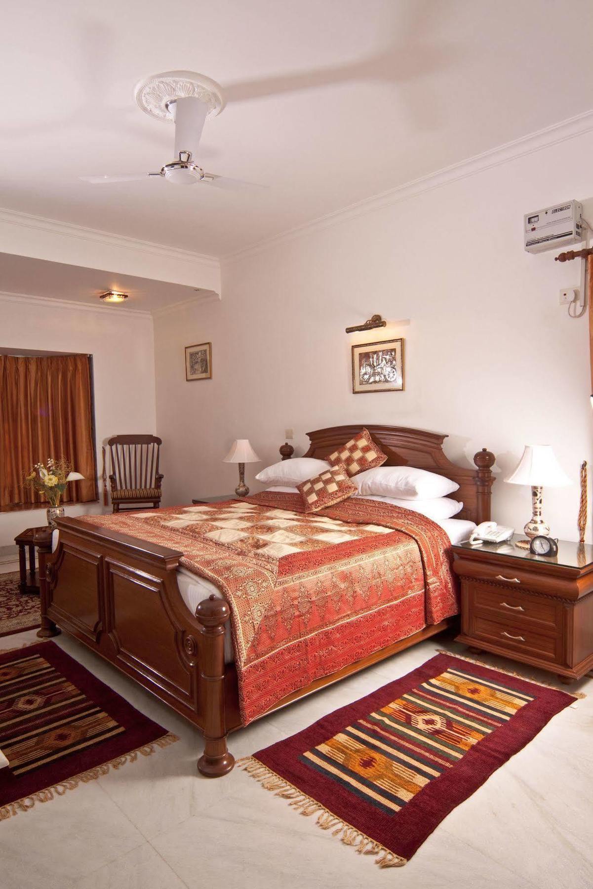 The Mayflower Hotel غورغاون المظهر الخارجي الصورة